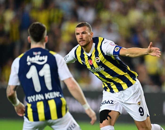 CHUTOGEL - Dzeko: Pahlawan Fenerbahce dalam Kemenangan 2-0