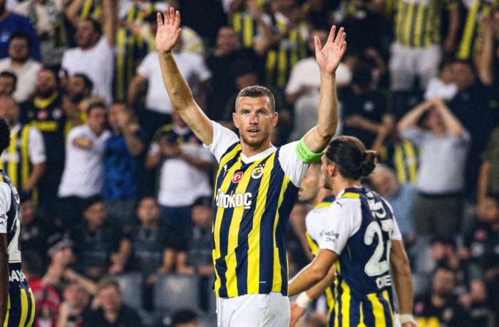 CHUTOGEL - Dzeko: Pahlawan Fenerbahce dalam Kemenangan 2-0